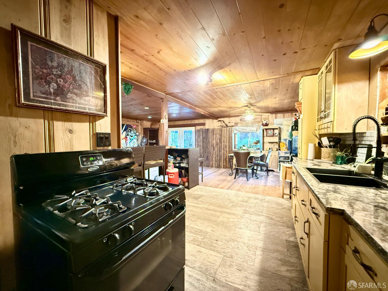 Detail Gallery Image 4 of 26 For 490 Huckleberry Ln, Boulder Creek,  CA 95006 - 3 Beds | 2 Baths