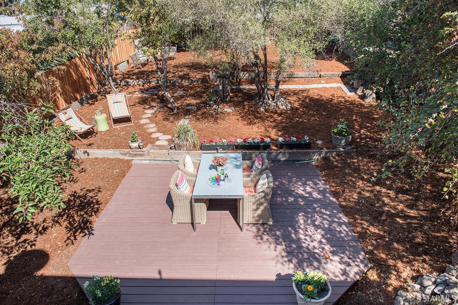 Detail Gallery Image 22 of 35 For 1708 Pleasant Valley Ave, Oakland,  CA 94611 - 3 Beds | 1/1 Baths