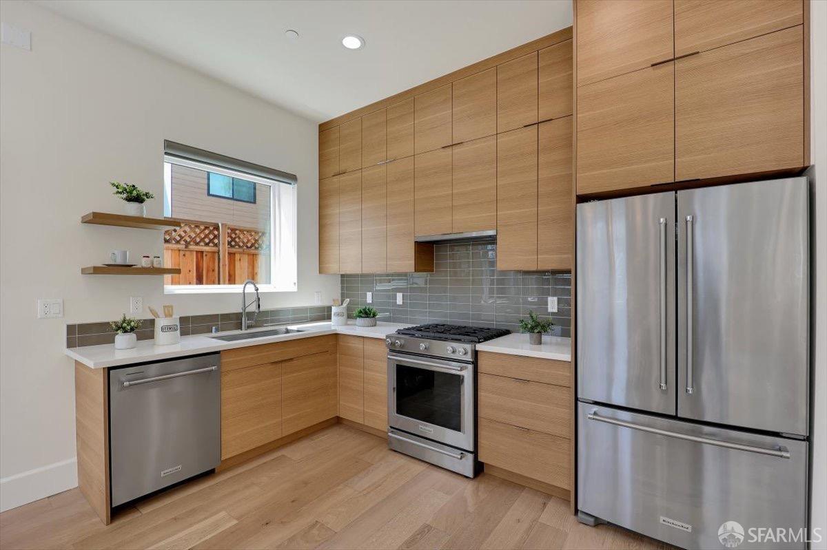 Detail Gallery Image 18 of 60 For 3875 El Camino Real #2,  Palo Alto,  CA 94306 - 2 Beds | 3 Baths