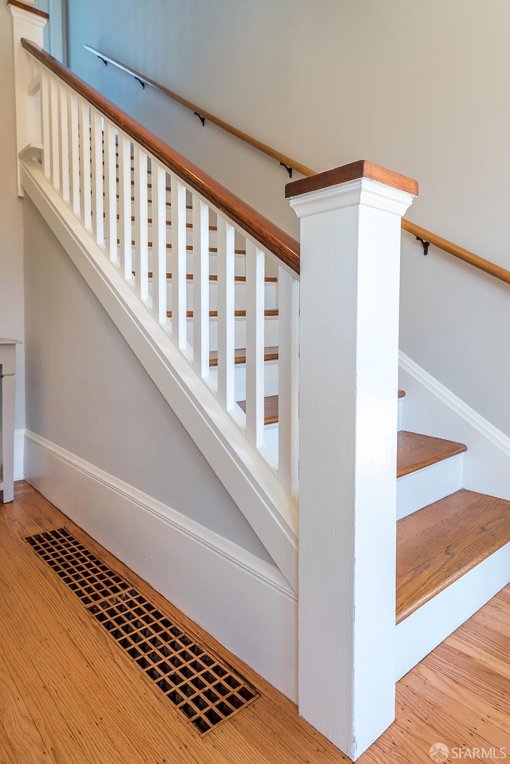 Detail Gallery Image 18 of 35 For 1708 Pleasant Valley Ave, Oakland,  CA 94611 - 3 Beds | 1/1 Baths