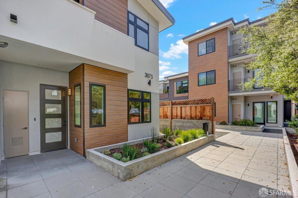 Detail Gallery Image 5 of 60 For 3875 El Camino Real #2,  Palo Alto,  CA 94306 - 2 Beds | 3 Baths