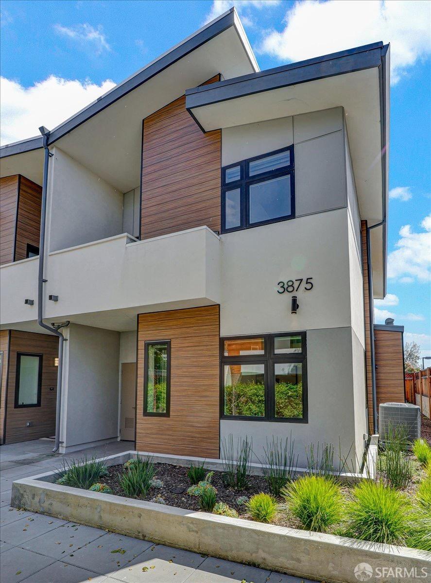 Detail Gallery Image 2 of 60 For 3875 El Camino Real #2,  Palo Alto,  CA 94306 - 2 Beds | 3 Baths