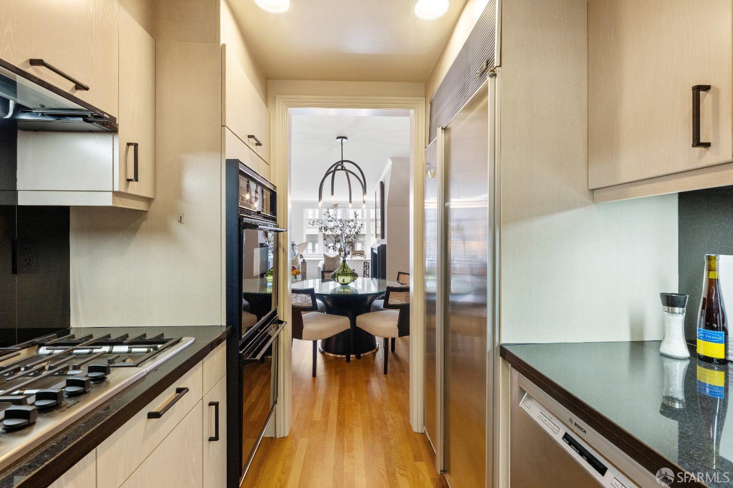 Detail Gallery Image 7 of 15 For 1340 Clay St #302,  San Francisco,  CA 94109 - 1 Beds | 1 Baths