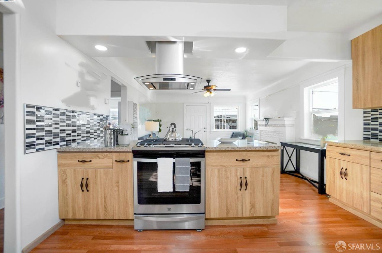 Detail Gallery Image 3 of 11 For 125 7th St, Richmond,  CA 94801 - 6 Beds | 2 Baths