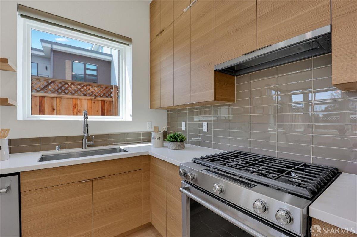 Detail Gallery Image 19 of 60 For 3875 El Camino Real #2,  Palo Alto,  CA 94306 - 2 Beds | 3 Baths