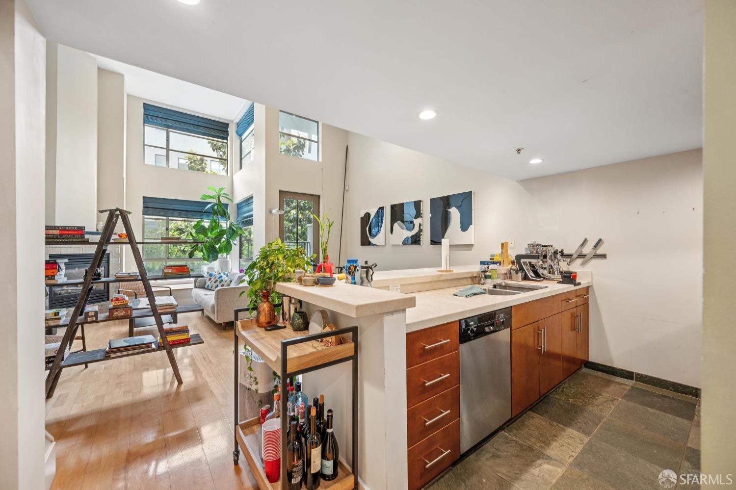 Detail Gallery Image 4 of 29 For 700 Illinois St #3,  San Francisco,  CA 94107 - 1 Beds | 2 Baths
