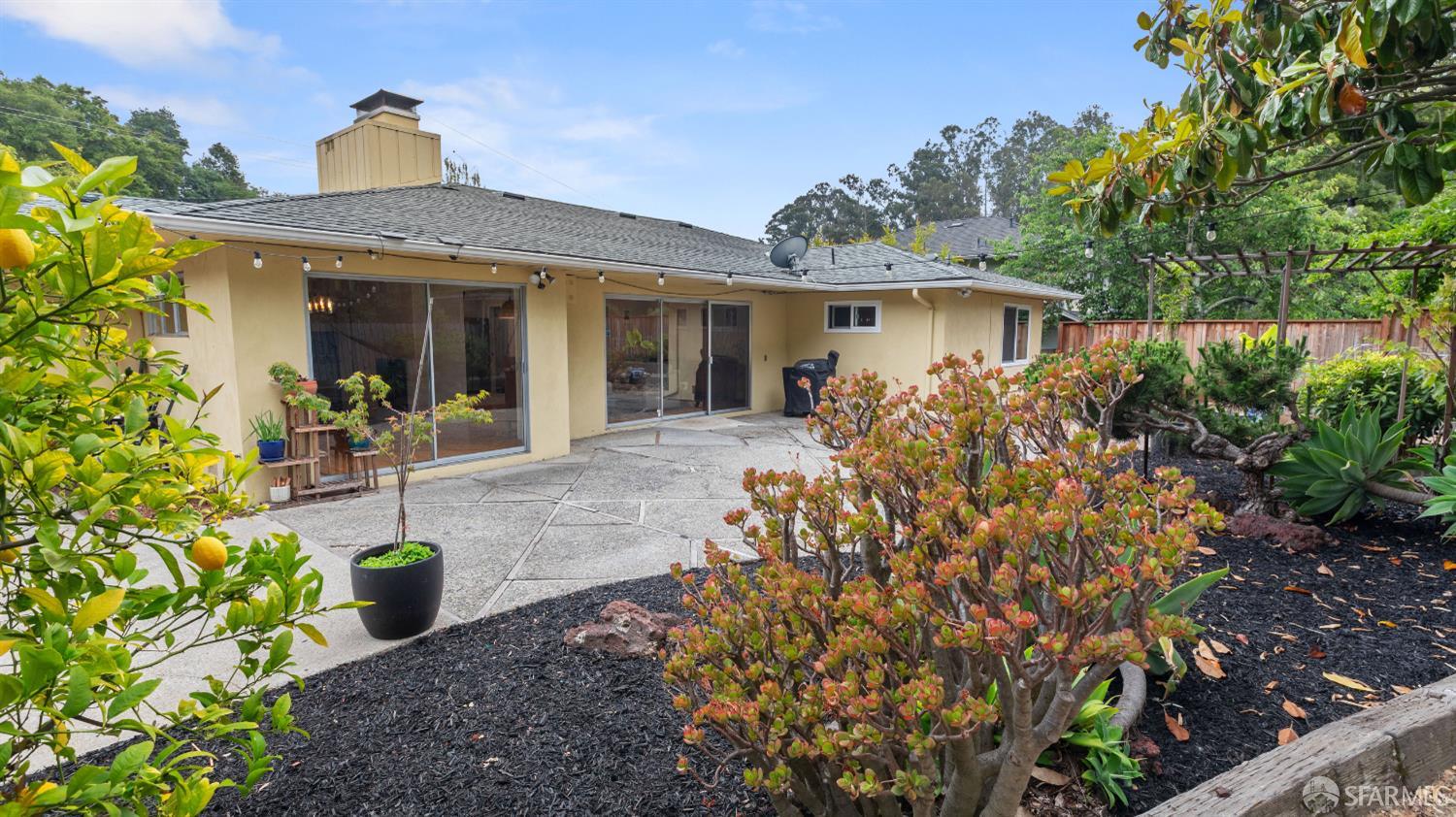 Detail Gallery Image 21 of 29 For 29 Woodcrest Cir, Oakland,  CA 94602 - 3 Beds | 2 Baths