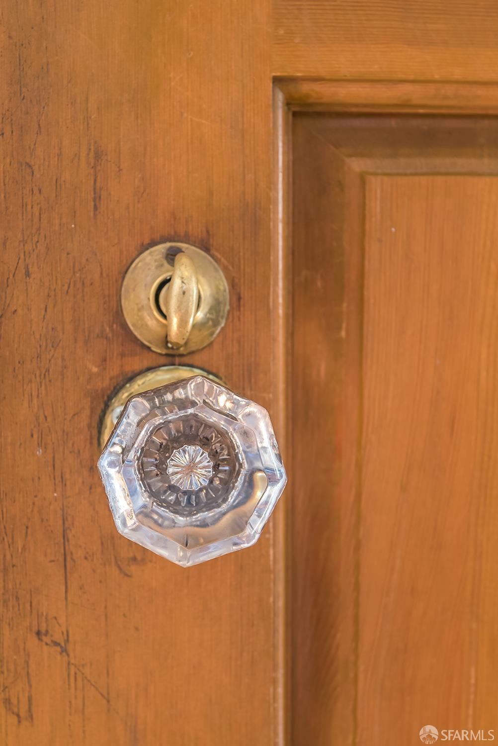 Detail Gallery Image 4 of 35 For 1708 Pleasant Valley Ave, Oakland,  CA 94611 - 3 Beds | 1/1 Baths