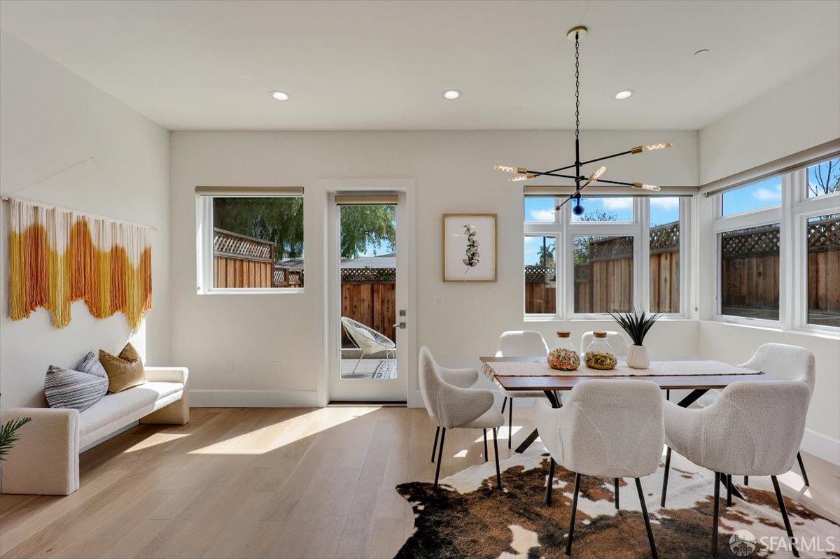 Detail Gallery Image 14 of 60 For 3875 El Camino Real #2,  Palo Alto,  CA 94306 - 2 Beds | 3 Baths
