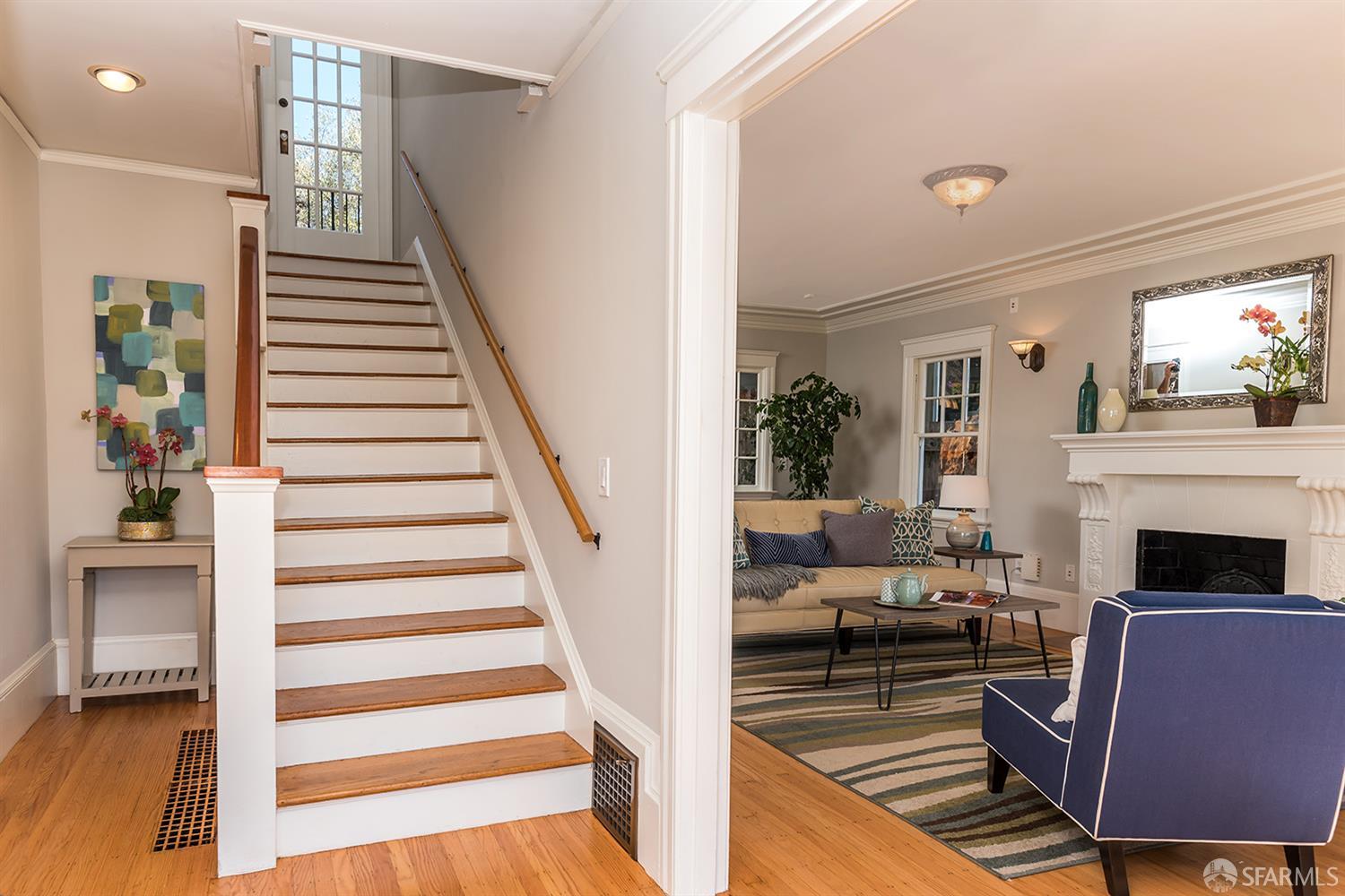 Detail Gallery Image 5 of 35 For 1708 Pleasant Valley Ave, Oakland,  CA 94611 - 3 Beds | 1/1 Baths