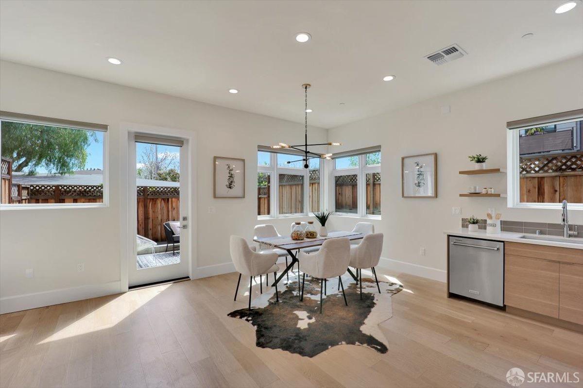 Detail Gallery Image 13 of 60 For 3875 El Camino Real #2,  Palo Alto,  CA 94306 - 2 Beds | 3 Baths
