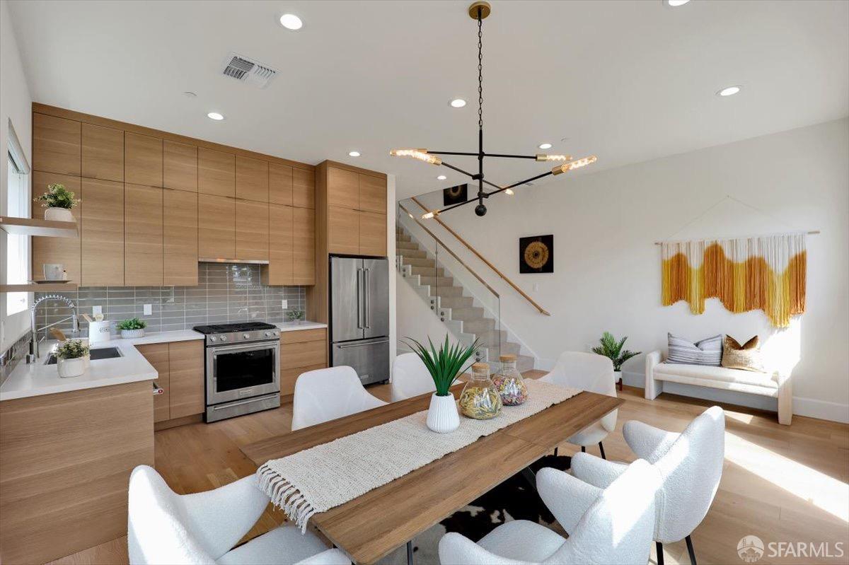 Detail Gallery Image 16 of 60 For 3875 El Camino Real #2,  Palo Alto,  CA 94306 - 2 Beds | 3 Baths