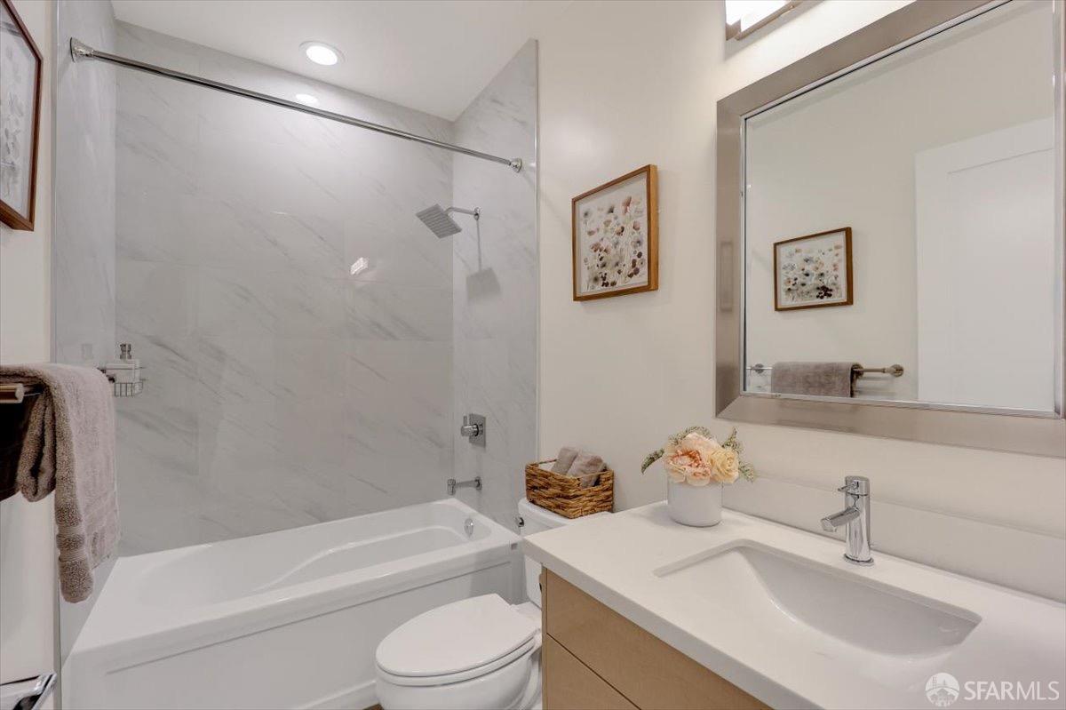 Detail Gallery Image 12 of 60 For 3875 El Camino Real #2,  Palo Alto,  CA 94306 - 2 Beds | 3 Baths
