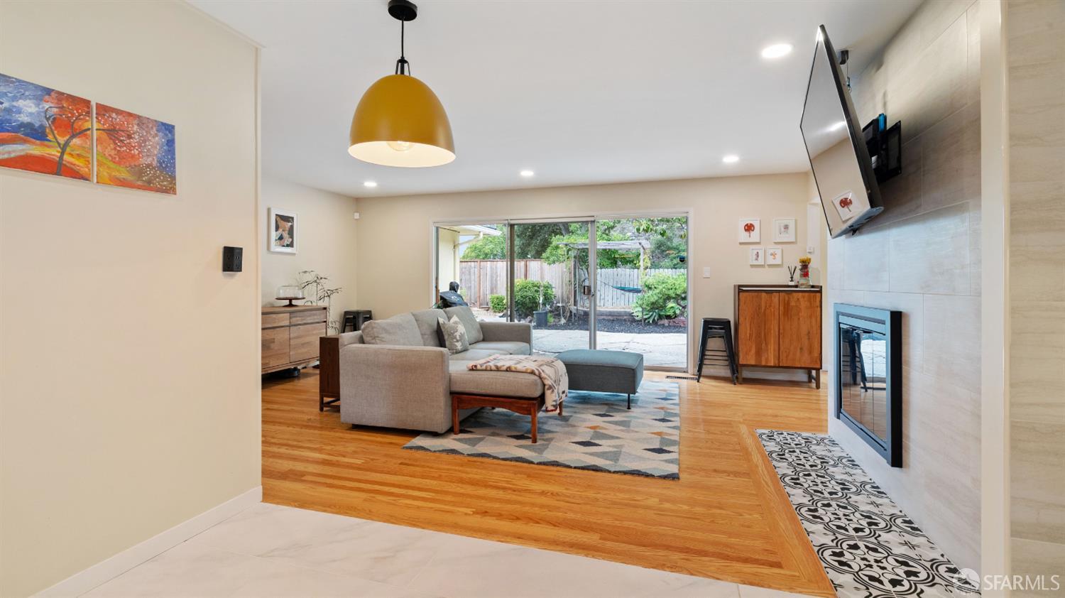 Detail Gallery Image 10 of 29 For 29 Woodcrest Cir, Oakland,  CA 94602 - 3 Beds | 2 Baths
