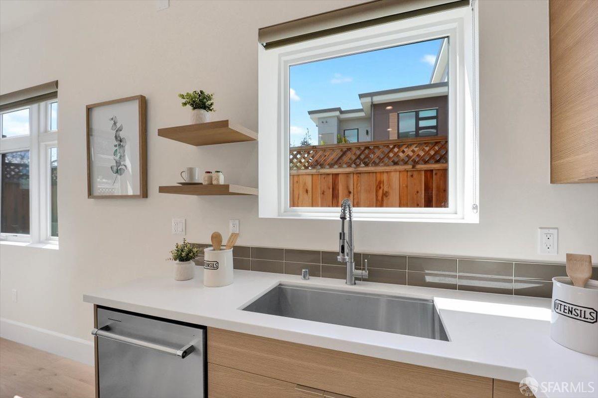 Detail Gallery Image 20 of 60 For 3875 El Camino Real #2,  Palo Alto,  CA 94306 - 2 Beds | 3 Baths