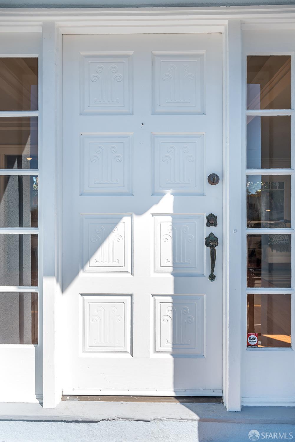 Detail Gallery Image 3 of 35 For 1708 Pleasant Valley Ave, Oakland,  CA 94611 - 3 Beds | 1/1 Baths