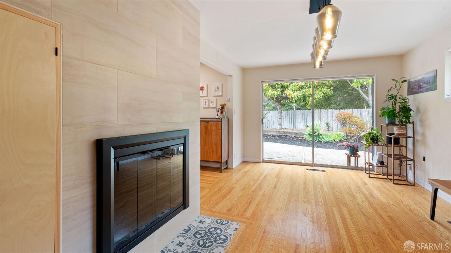 Detail Gallery Image 11 of 29 For 29 Woodcrest Cir, Oakland,  CA 94602 - 3 Beds | 2 Baths
