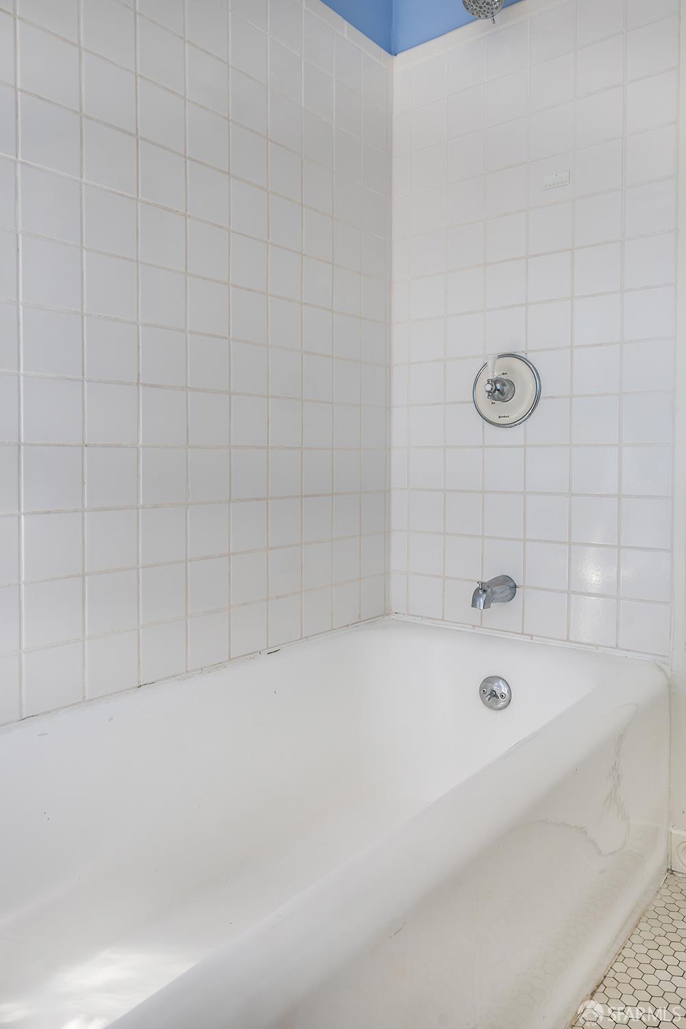 Detail Gallery Image 25 of 35 For 1708 Pleasant Valley Ave, Oakland,  CA 94611 - 3 Beds | 1/1 Baths