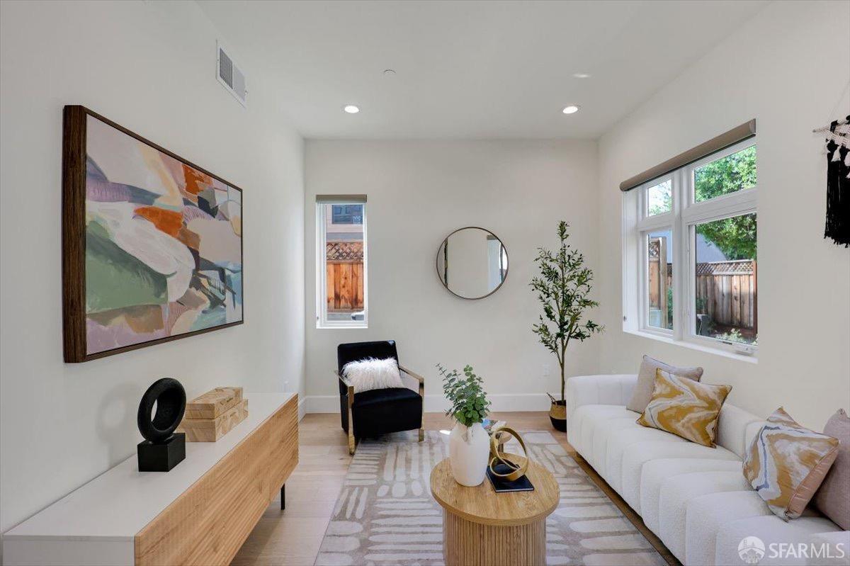 Detail Gallery Image 8 of 60 For 3875 El Camino Real #2,  Palo Alto,  CA 94306 - 2 Beds | 3 Baths