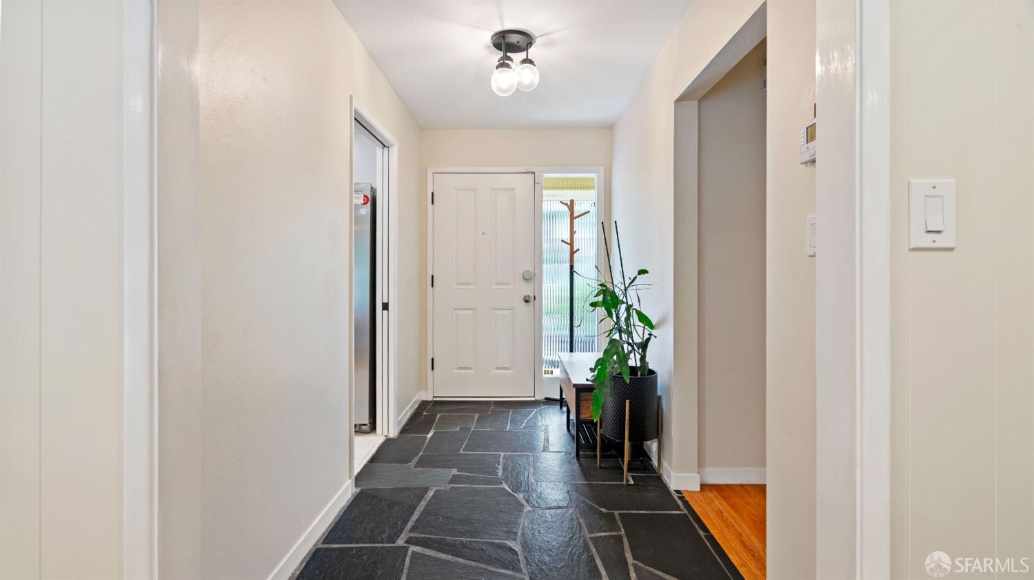 Detail Gallery Image 4 of 29 For 29 Woodcrest Cir, Oakland,  CA 94602 - 3 Beds | 2 Baths