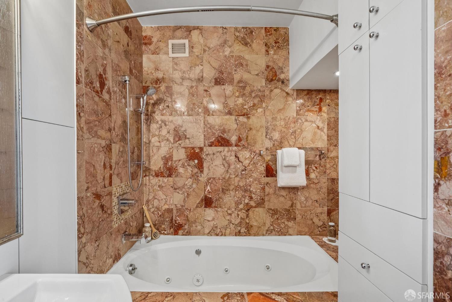 Detail Gallery Image 14 of 31 For 999 Green St #1403,  San Francisco,  CA 94133 - 1 Beds | 1 Baths