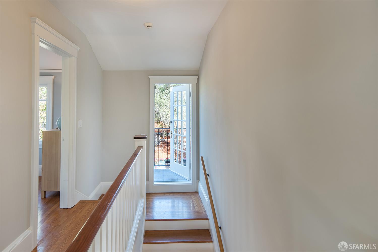 Detail Gallery Image 19 of 35 For 1708 Pleasant Valley Ave, Oakland,  CA 94611 - 3 Beds | 1/1 Baths