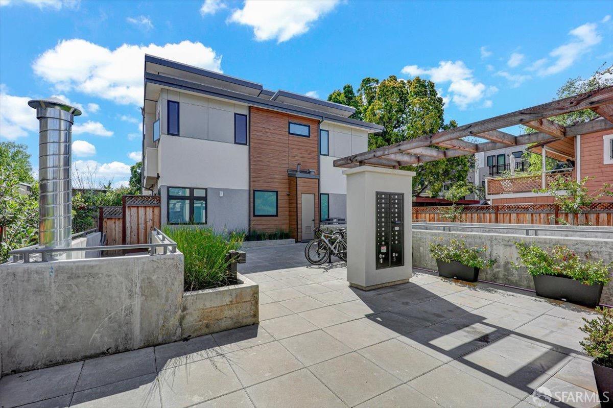 Detail Gallery Image 52 of 60 For 3875 El Camino Real #2,  Palo Alto,  CA 94306 - 2 Beds | 3 Baths