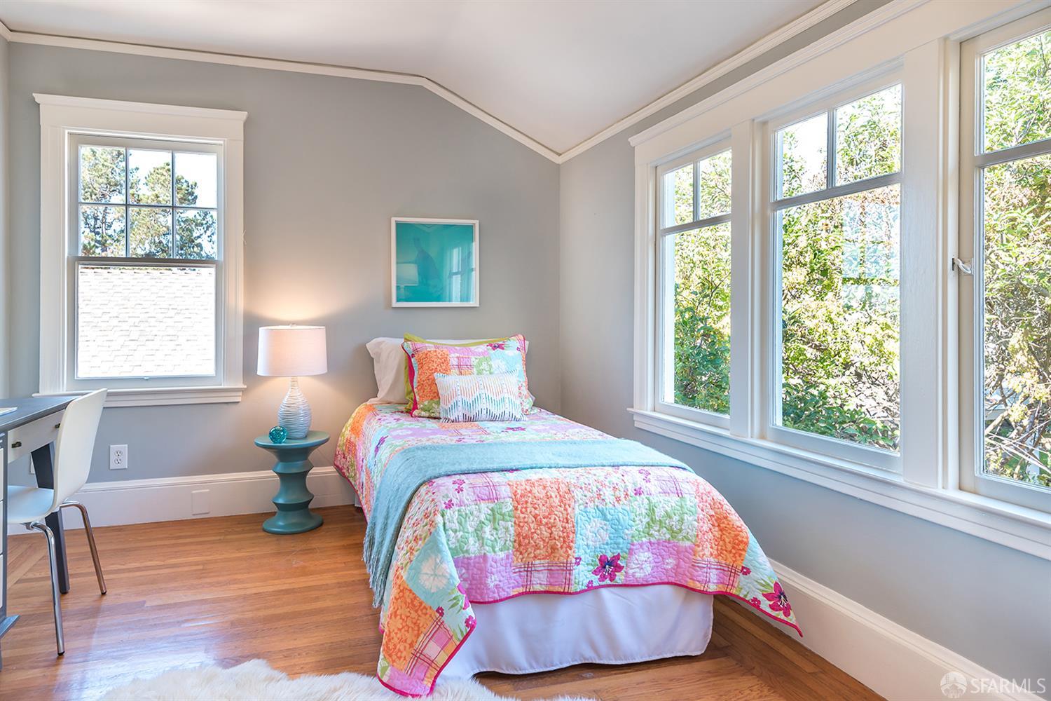 Detail Gallery Image 29 of 35 For 1708 Pleasant Valley Ave, Oakland,  CA 94611 - 3 Beds | 1/1 Baths