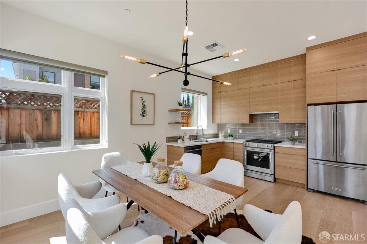 Detail Gallery Image 23 of 60 For 3875 El Camino Real #2,  Palo Alto,  CA 94306 - 2 Beds | 3 Baths