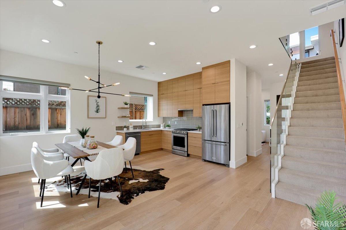 Detail Gallery Image 17 of 60 For 3875 El Camino Real #2,  Palo Alto,  CA 94306 - 2 Beds | 3 Baths