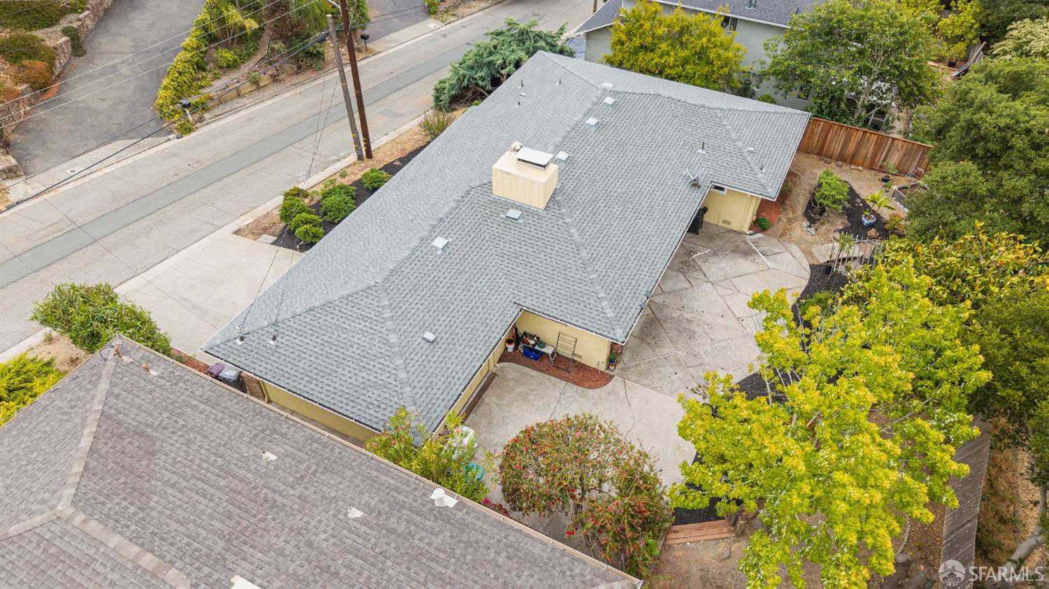 Detail Gallery Image 26 of 29 For 29 Woodcrest Cir, Oakland,  CA 94602 - 3 Beds | 2 Baths