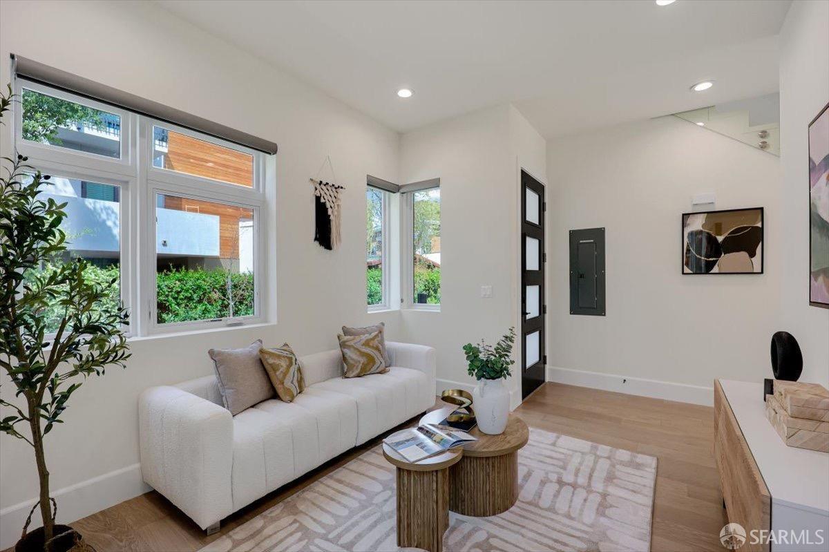 Detail Gallery Image 10 of 60 For 3875 El Camino Real #2,  Palo Alto,  CA 94306 - 2 Beds | 3 Baths