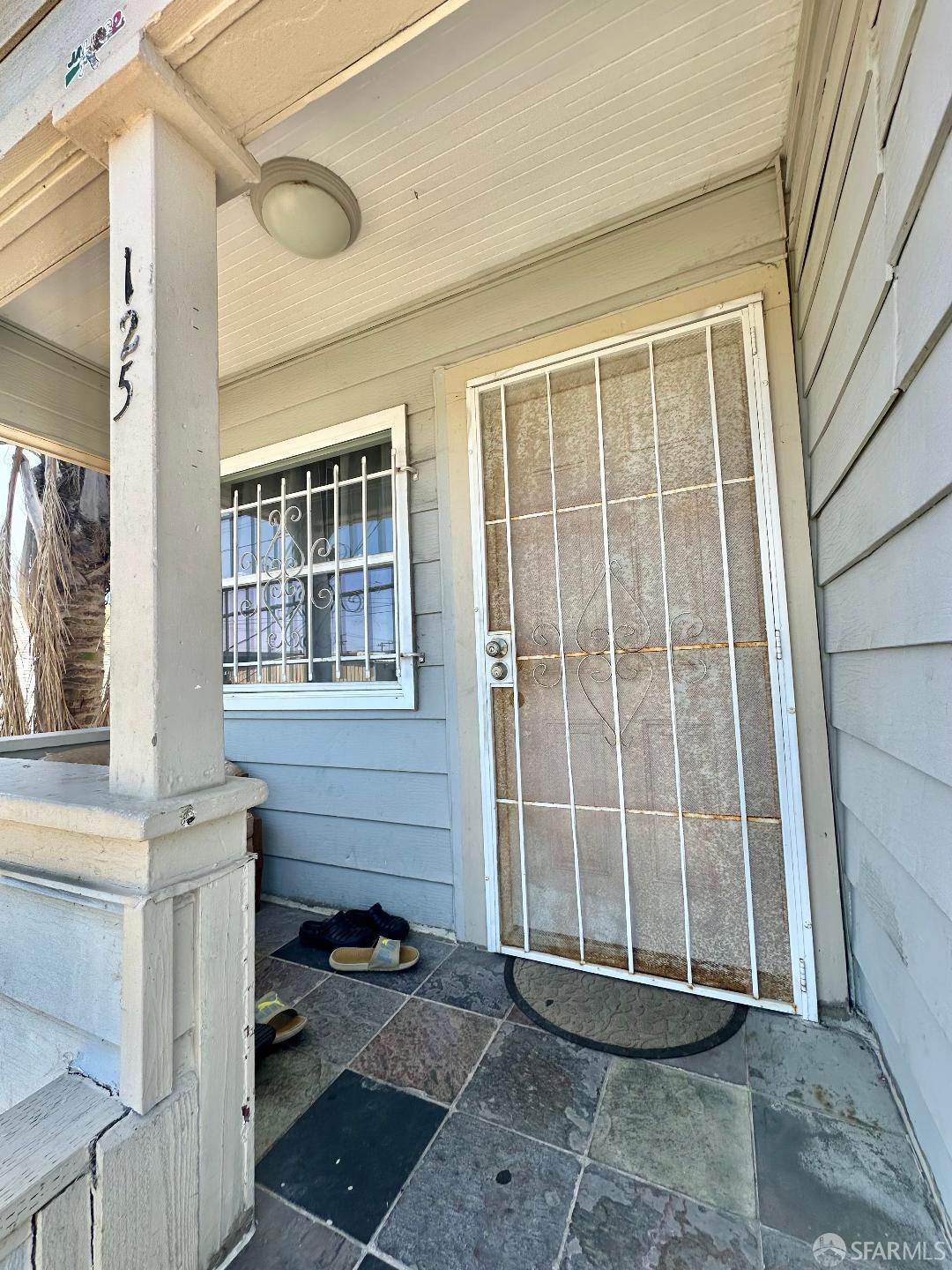 Detail Gallery Image 2 of 11 For 125 7th St, Richmond,  CA 94801 - 6 Beds | 2 Baths