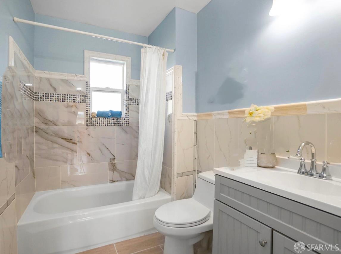 Detail Gallery Image 4 of 11 For 125 7th St, Richmond,  CA 94801 - 6 Beds | 2 Baths