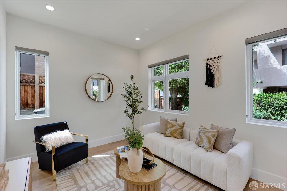 Detail Gallery Image 7 of 60 For 3875 El Camino Real #2,  Palo Alto,  CA 94306 - 2 Beds | 3 Baths