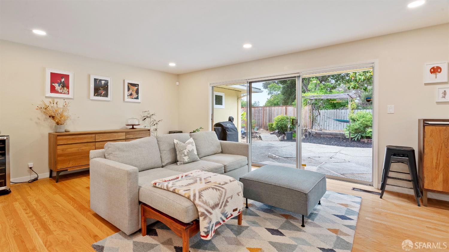 Detail Gallery Image 6 of 29 For 29 Woodcrest Cir, Oakland,  CA 94602 - 3 Beds | 2 Baths