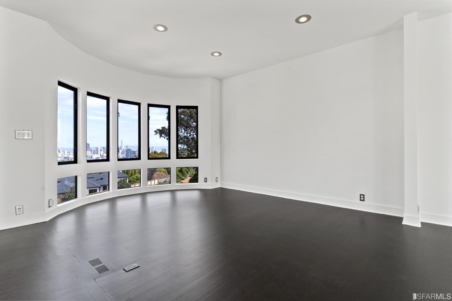 Detail Gallery Image 10 of 60 For 4 Museum Way, San Francisco,  CA 94114 - 2 Beds | 2 Baths