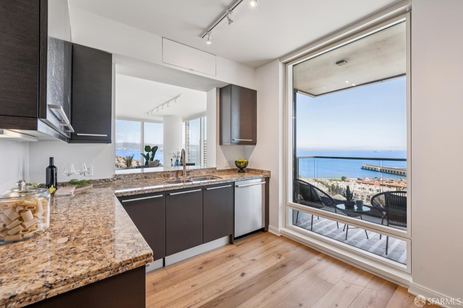 Photo #6: 425030539 Listing 