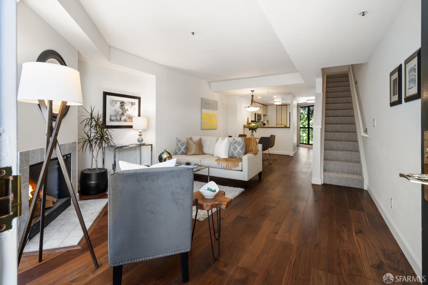 Photo #3: 425044662 Listing 