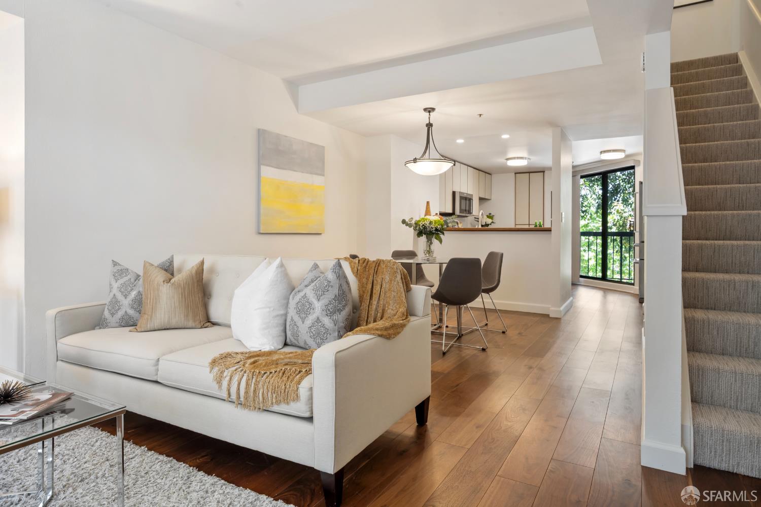Photo #6: 425044662 Listing 