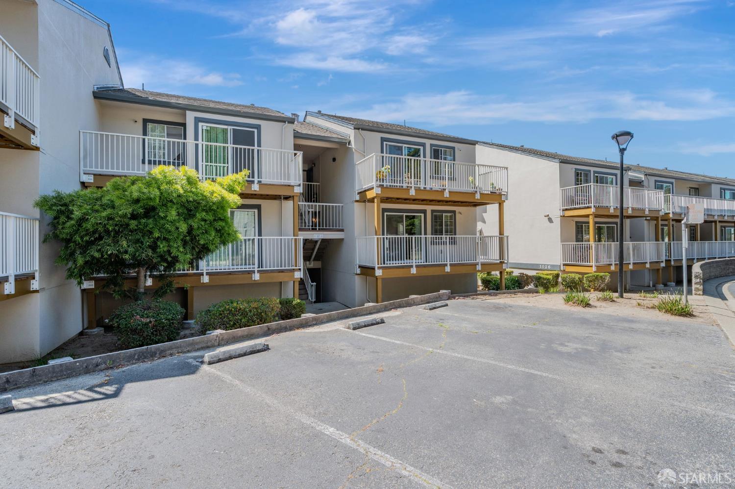 Detail Gallery Image 2 of 31 For 1021 San Luis Cir #612,  Daly City,  CA 94014 - 2 Beds | 2 Baths