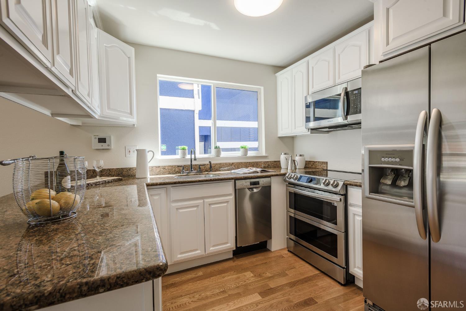 Detail Gallery Image 4 of 24 For 72 Dover Ct, Daly City,  CA 94015 - 3 Beds | 1/1 Baths