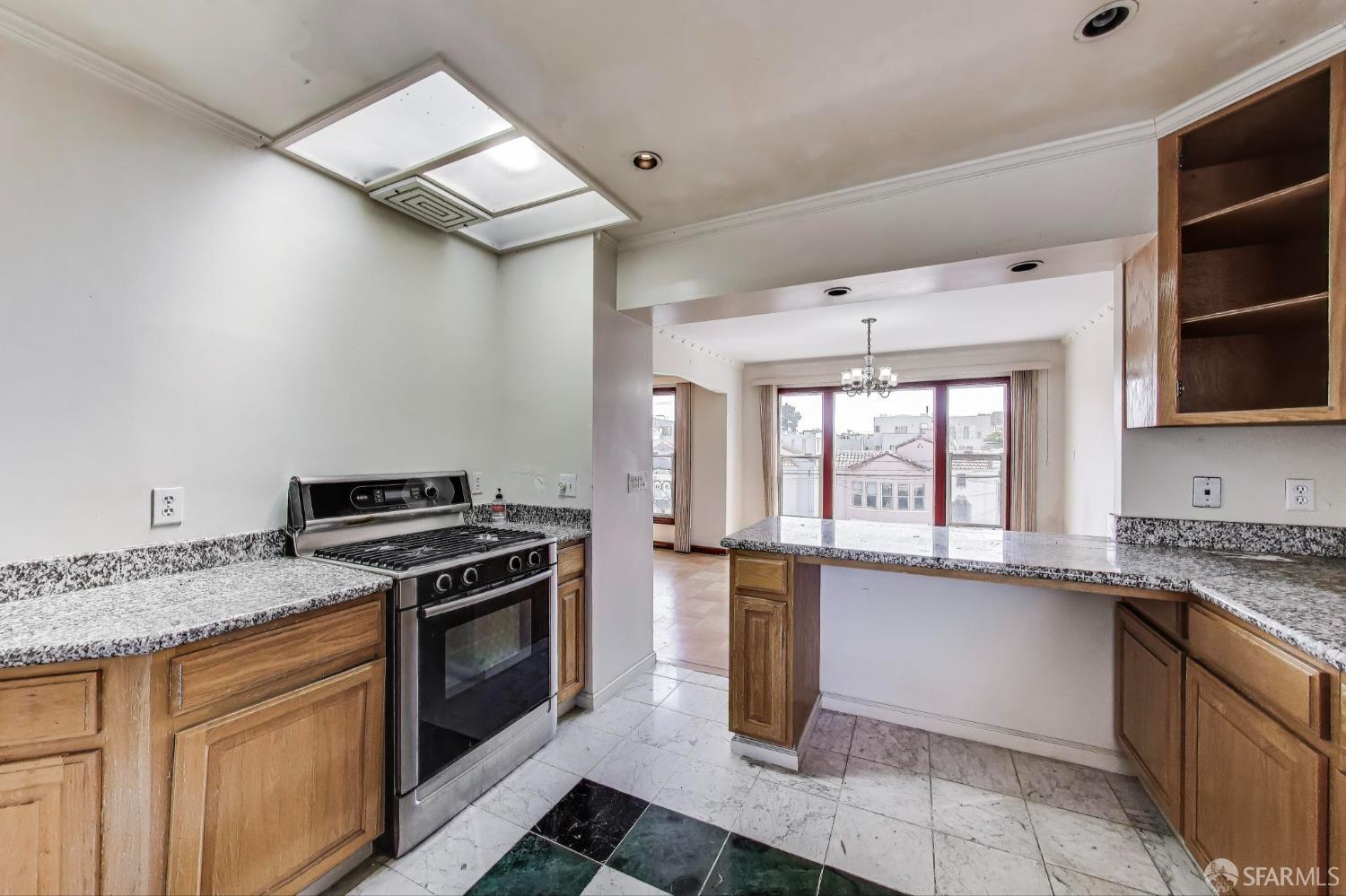 Photo #8: 425050504 Listing: Photo #8