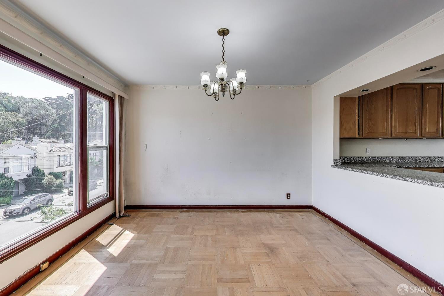 Photo #5: 425050504 Listing 