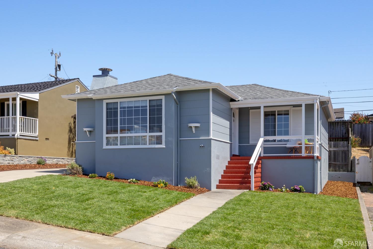 Detail Gallery Image 2 of 14 For 213 Manor Dr, South San Francisco,  CA 94080 - 2 Beds | 1 Baths