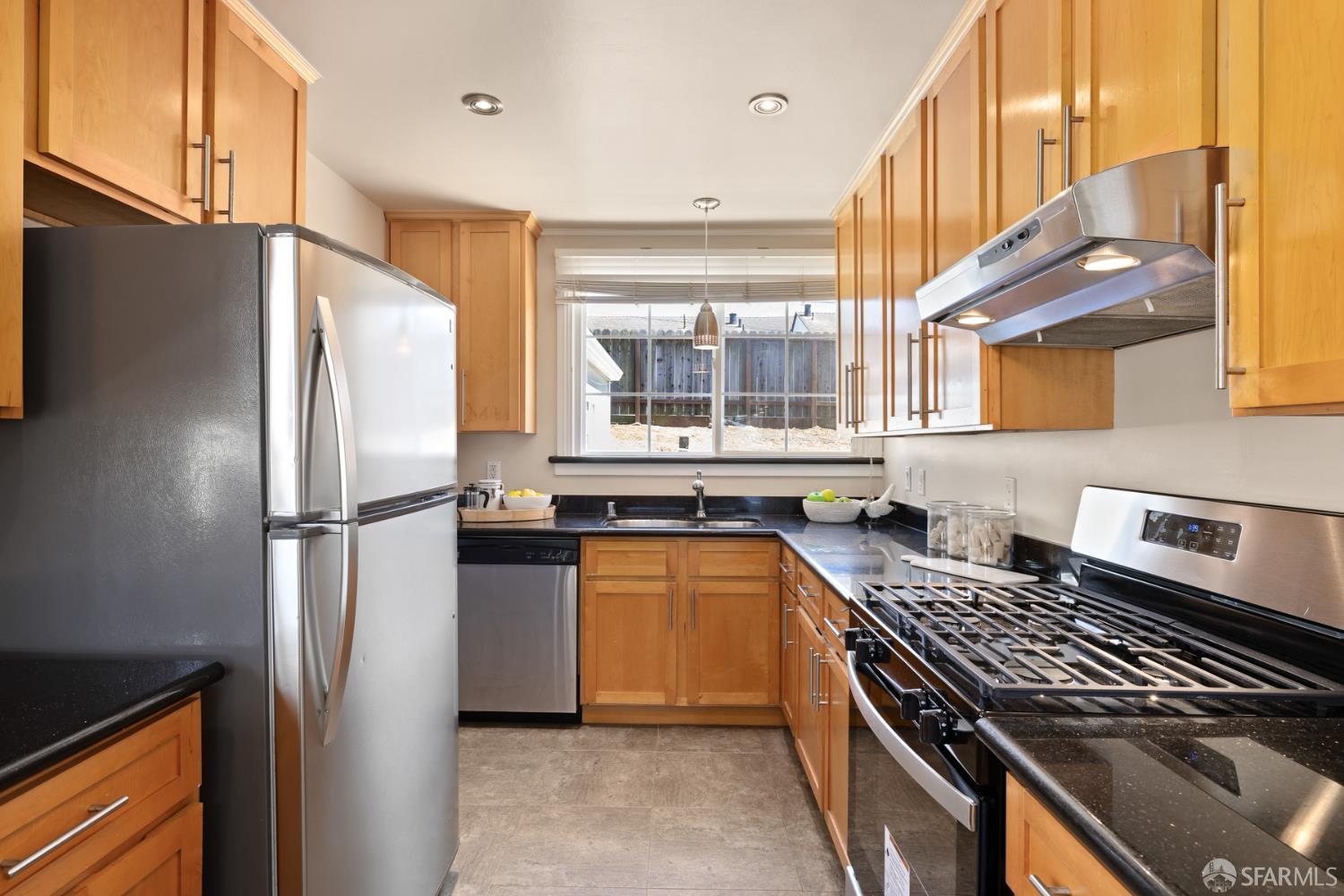 Detail Gallery Image 8 of 14 For 213 Manor Dr, South San Francisco,  CA 94080 - 2 Beds | 1 Baths