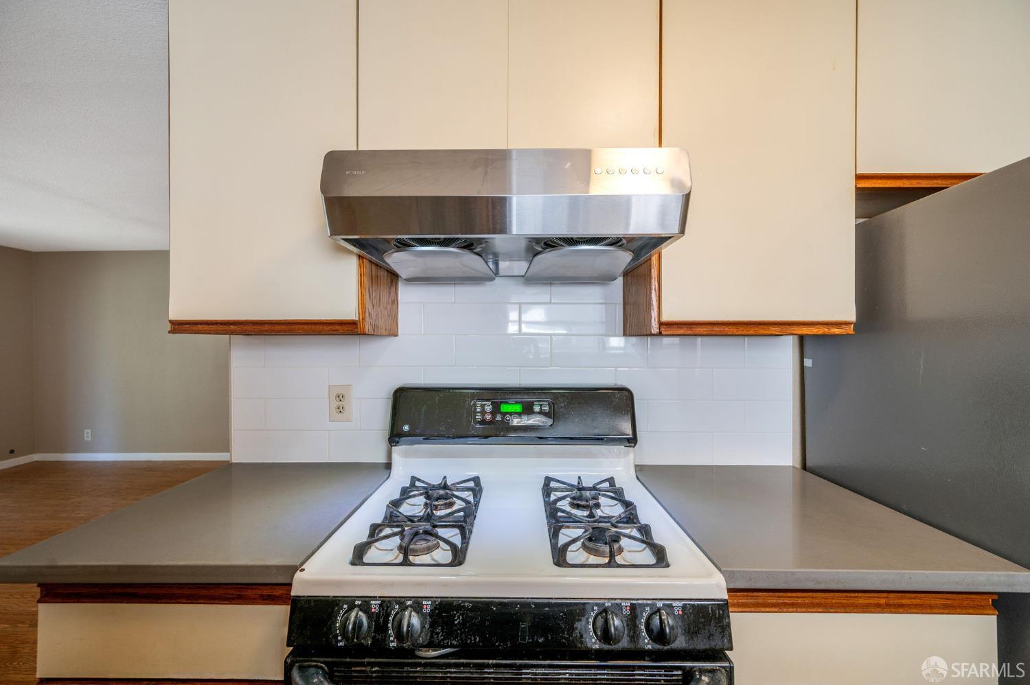 Detail Gallery Image 10 of 31 For 1021 San Luis Cir #612,  Daly City,  CA 94014 - 2 Beds | 2 Baths