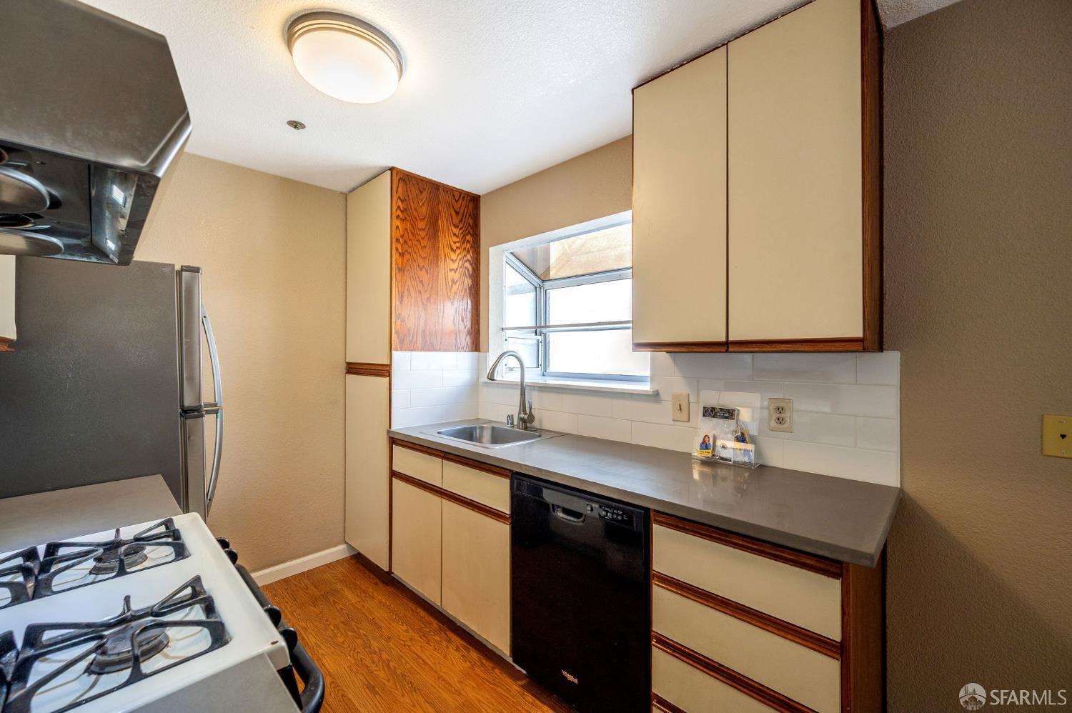 Detail Gallery Image 9 of 31 For 1021 San Luis Cir #612,  Daly City,  CA 94014 - 2 Beds | 2 Baths