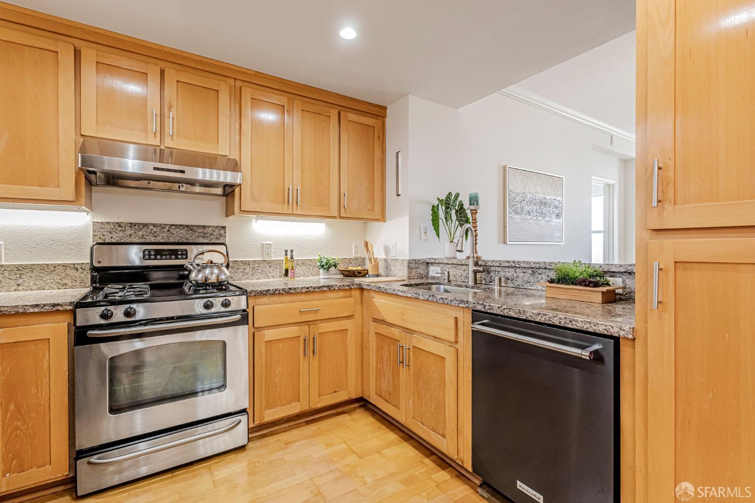 Detail Gallery Image 6 of 36 For 501 Crescent Way #5407,  San Francisco,  CA 94134 - 2 Beds | 2 Baths