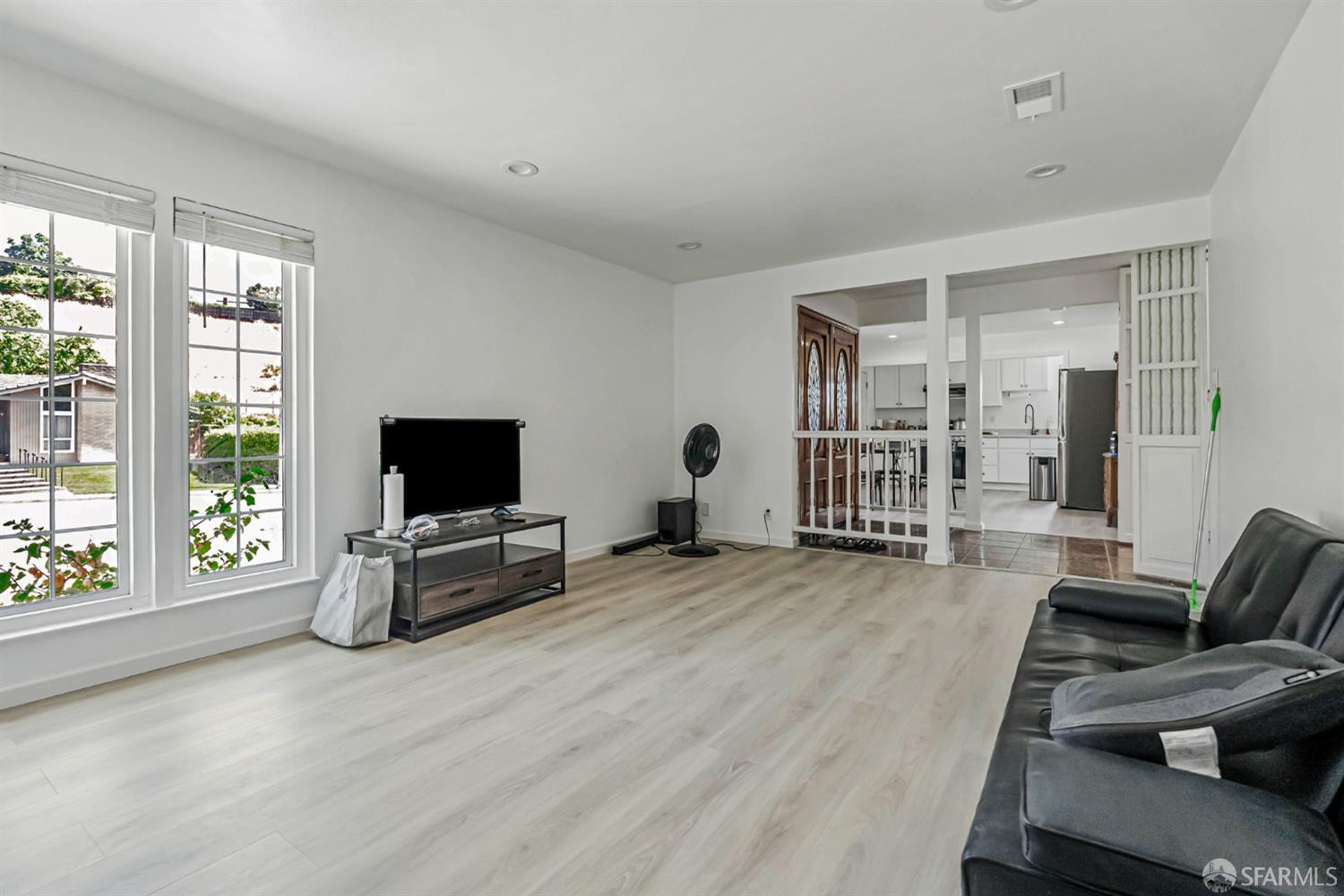 Detail Gallery Image 6 of 36 For 2675 Simas Ave, Pinole,  CA 94564 - 3 Beds | 2 Baths